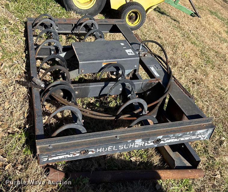 image for item DY8462 Hoelscher 50 skid steer bale accumulator grapple