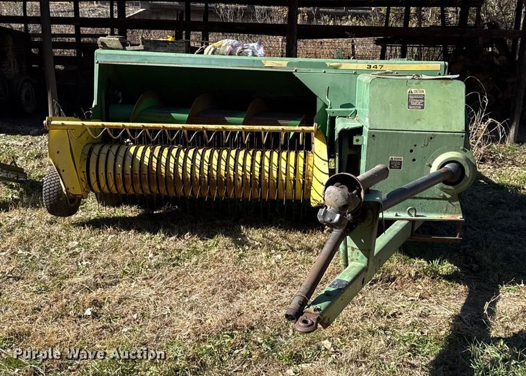 image for item DY8463 1982 John Deere 347 small square baler