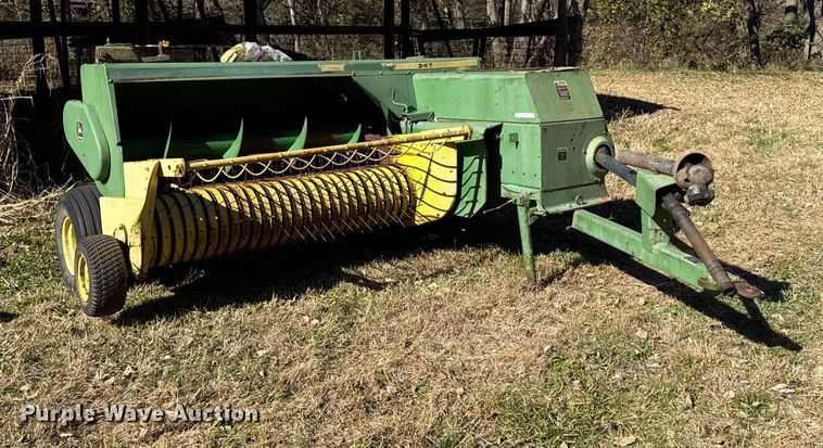 image for item DY8463 1982 John Deere 347 small square baler
