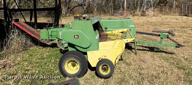 image for item DY8463 1982 John Deere 347 small square baler