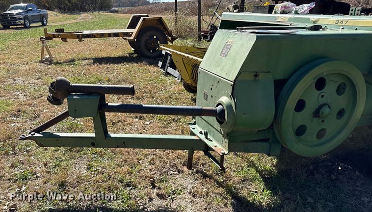 image for item DY8463 1982 John Deere 347 small square baler