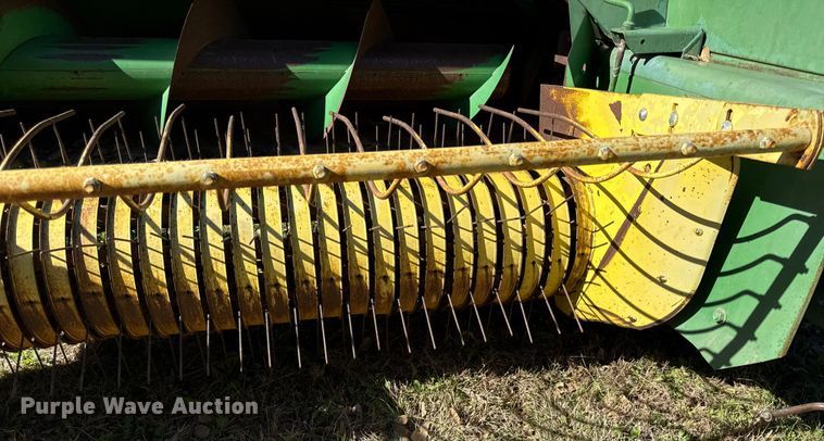 image for item DY8463 1982 John Deere 347 small square baler