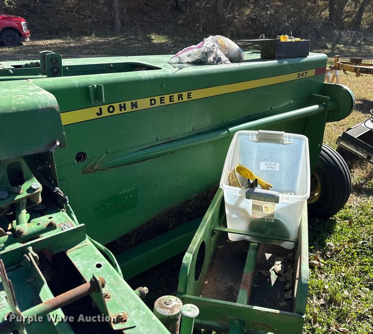 image for item DY8463 1982 John Deere 347 small square baler