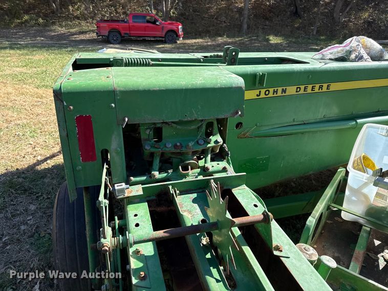image for item DY8463 1982 John Deere 347 small square baler
