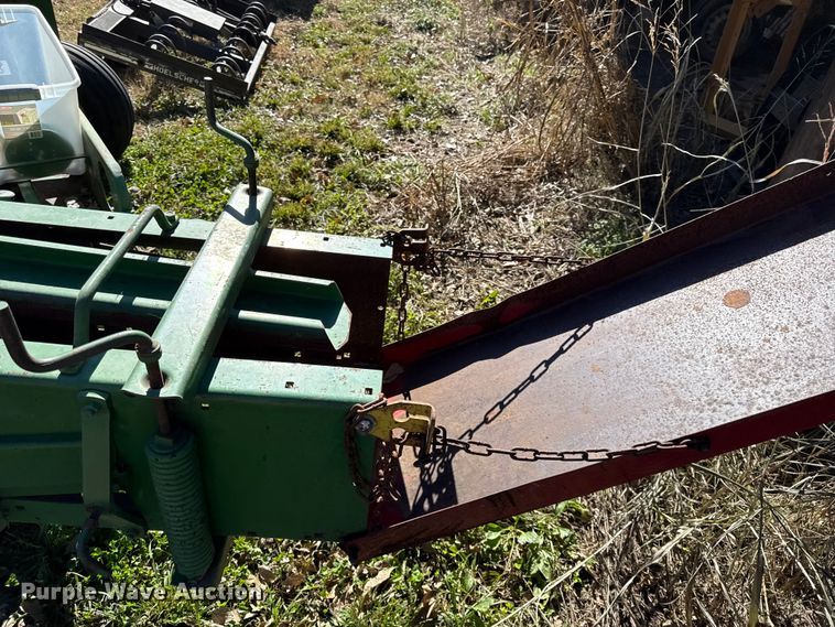 image for item DY8463 1982 John Deere 347 small square baler