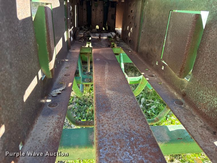 image for item DY8463 1982 John Deere 347 small square baler