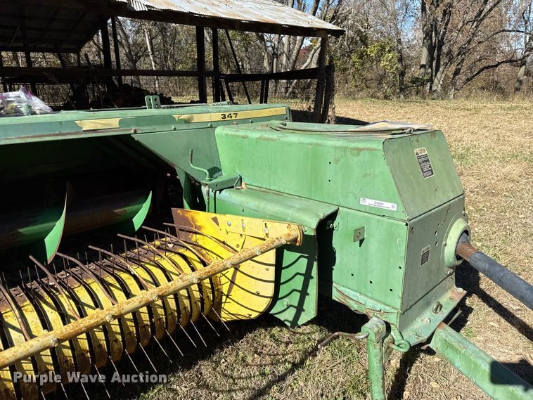 image for item DY8463 1982 John Deere 347 small square baler