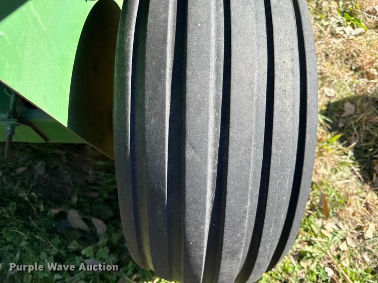 image for item DY8463 1982 John Deere 347 small square baler