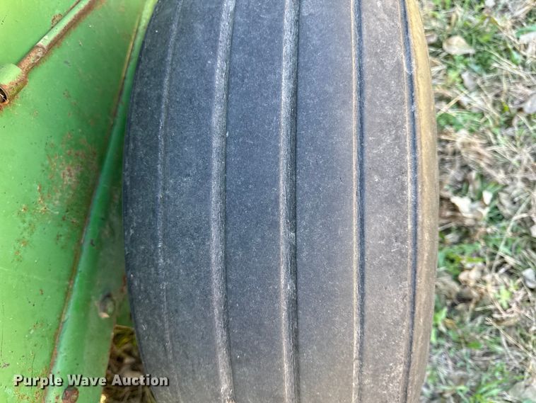 image for item DY8463 1982 John Deere 347 small square baler