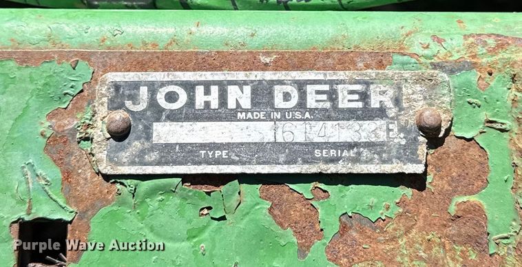 image for item DY8463 1982 John Deere 347 small square baler