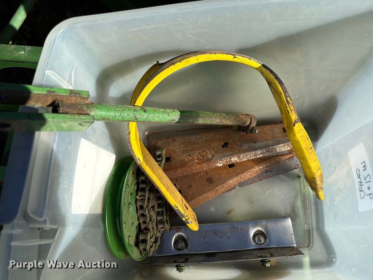 image for item DY8463 1982 John Deere 347 small square baler