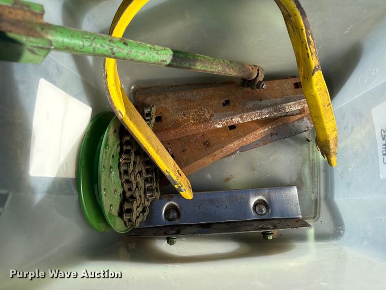 image for item DY8463 1982 John Deere 347 small square baler