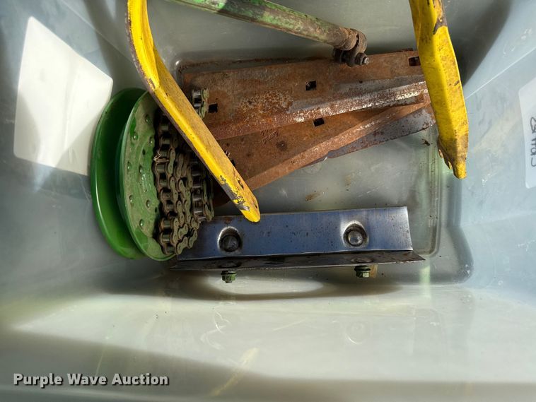 image for item DY8463 1982 John Deere 347 small square baler