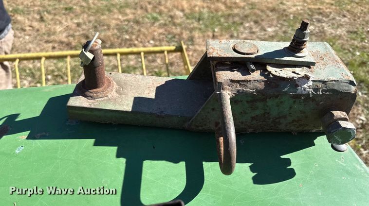 image for item DY8463 1982 John Deere 347 small square baler