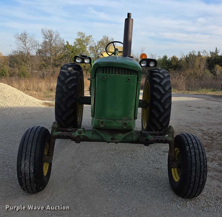 image for item DZ3523 1970 John Deere 2520 tractor
