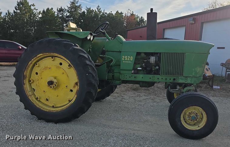 image for item DZ3523 1970 John Deere 2520 tractor