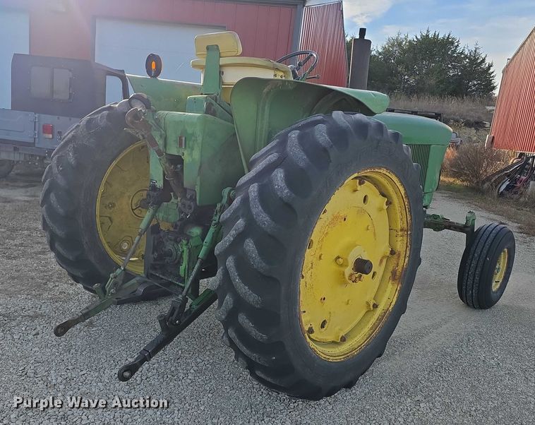 image for item DZ3523 1970 John Deere 2520 tractor