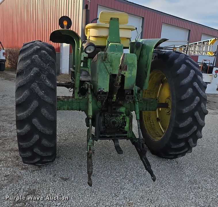 image for item DZ3523 1970 John Deere 2520 tractor