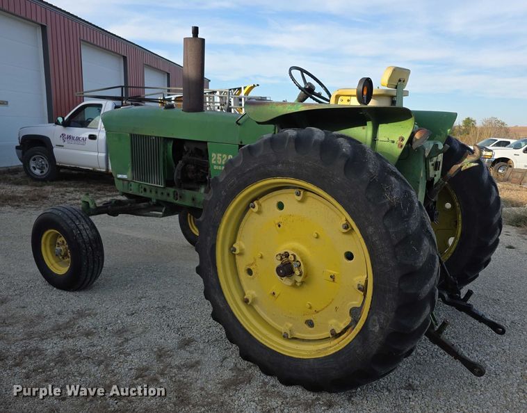 image for item DZ3523 1970 John Deere 2520 tractor