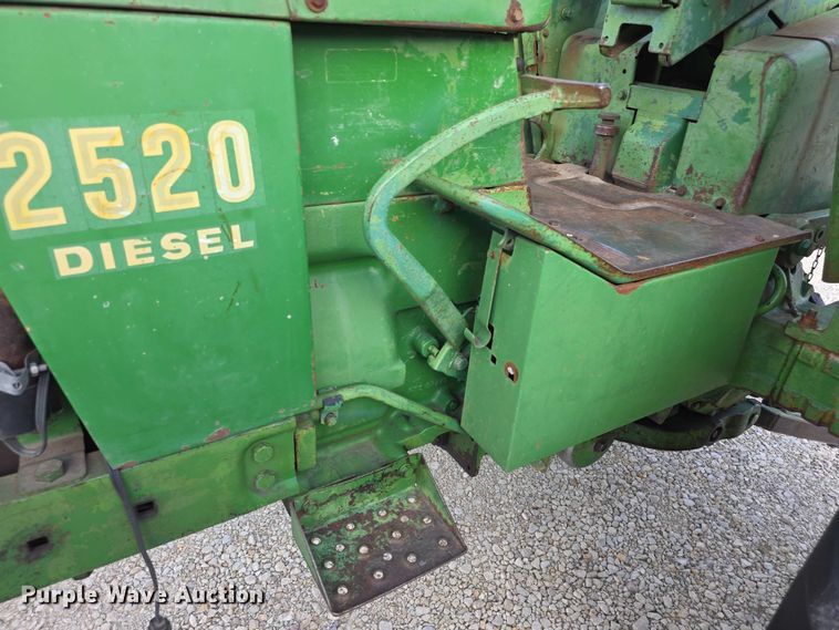 image for item DZ3523 1970 John Deere 2520 tractor