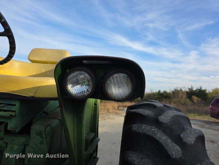 image for item DZ3523 1970 John Deere 2520 tractor