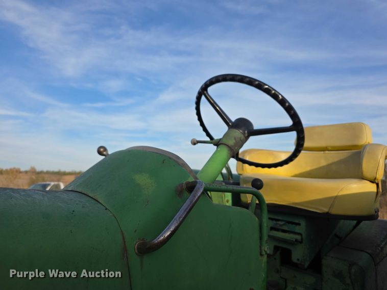 image for item DZ3523 1970 John Deere 2520 tractor