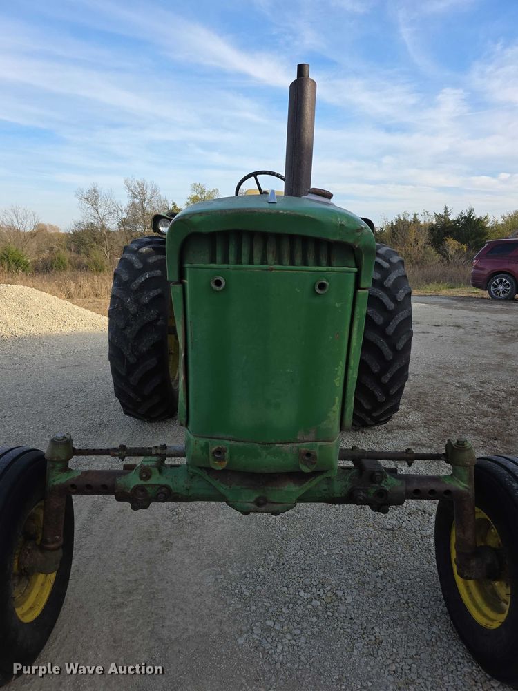 image for item DZ3523 1970 John Deere 2520 tractor