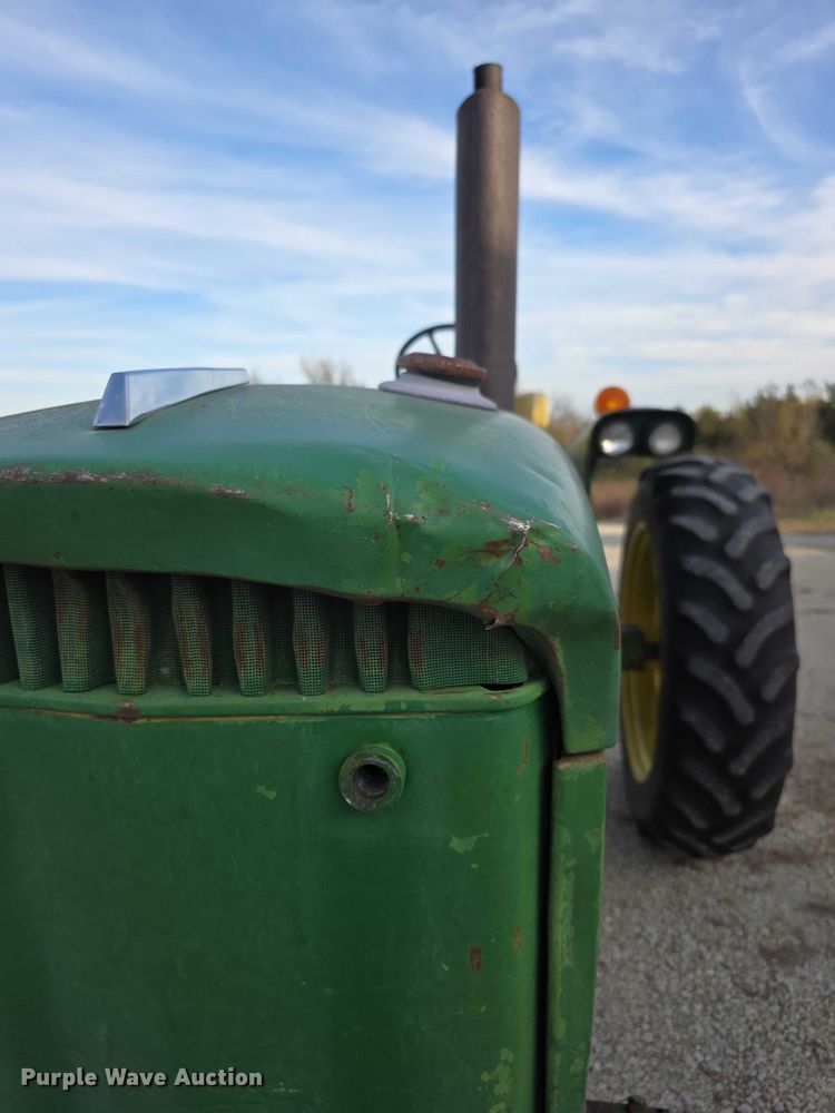 image for item DZ3523 1970 John Deere 2520 tractor