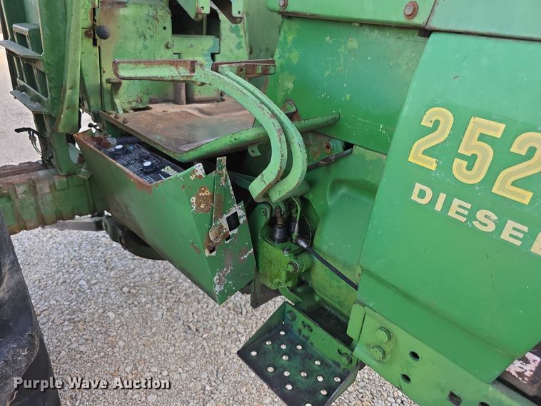 image for item DZ3523 1970 John Deere 2520 tractor