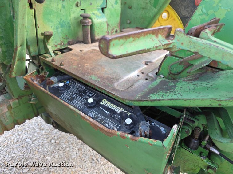 image for item DZ3523 1970 John Deere 2520 tractor