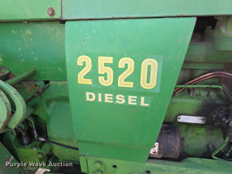 image for item DZ3523 1970 John Deere 2520 tractor