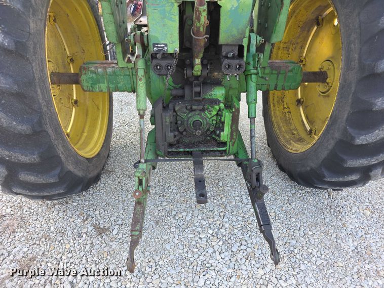 image for item DZ3523 1970 John Deere 2520 tractor