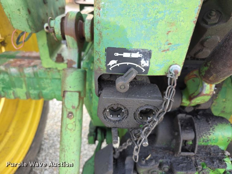 image for item DZ3523 1970 John Deere 2520 tractor