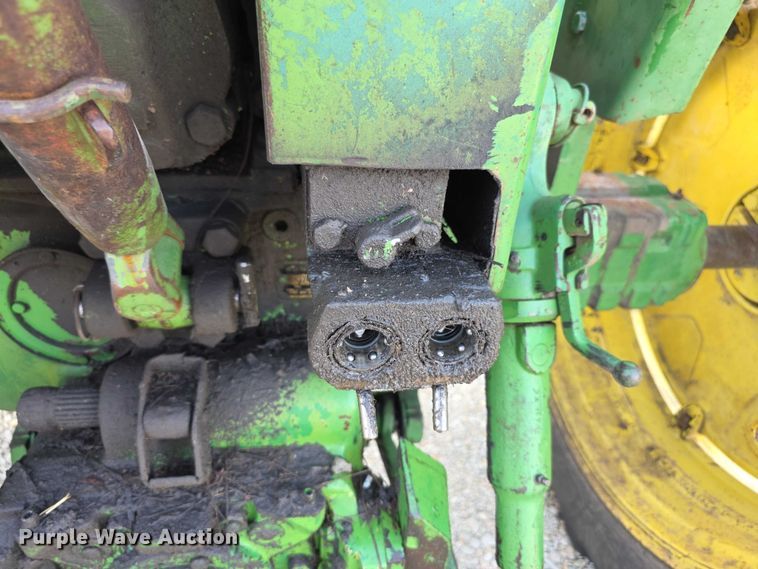 image for item DZ3523 1970 John Deere 2520 tractor
