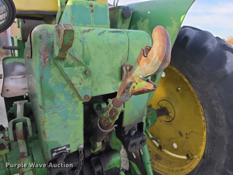 image for item DZ3523 1970 John Deere 2520 tractor