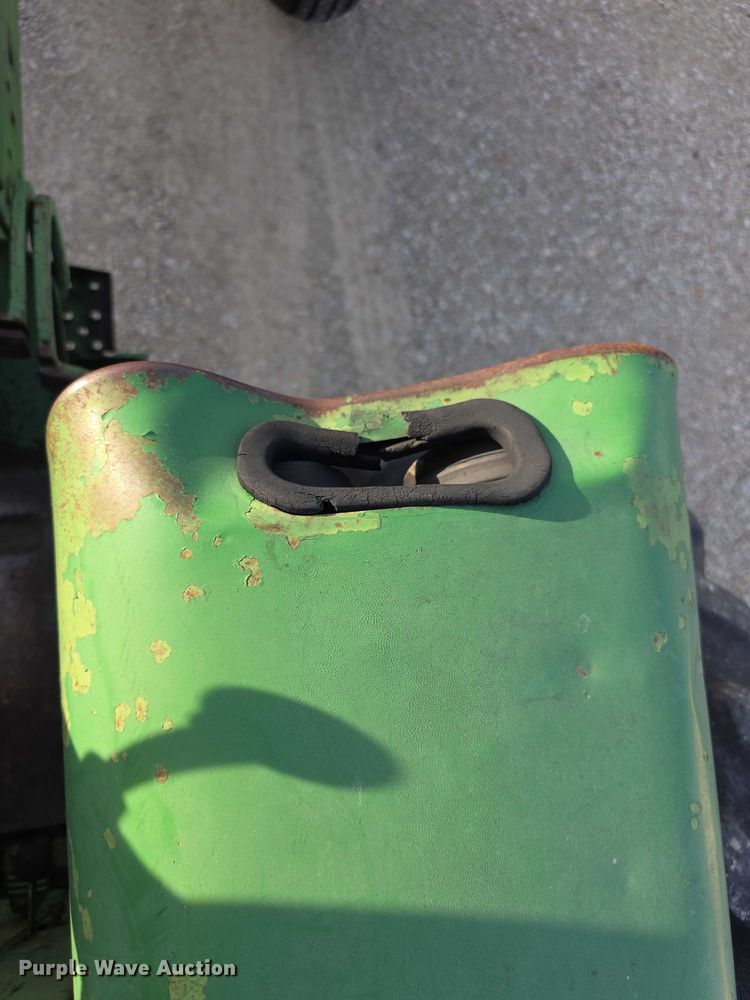 image for item DZ3523 1970 John Deere 2520 tractor