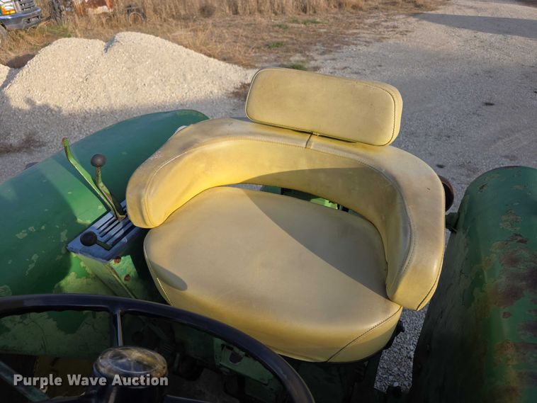 image for item DZ3523 1970 John Deere 2520 tractor