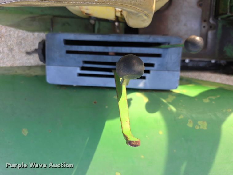 image for item DZ3523 1970 John Deere 2520 tractor