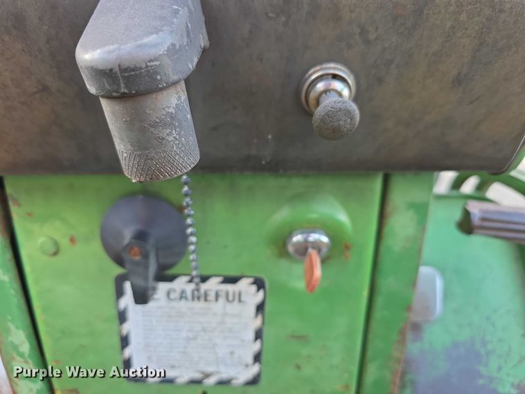 image for item DZ3523 1970 John Deere 2520 tractor