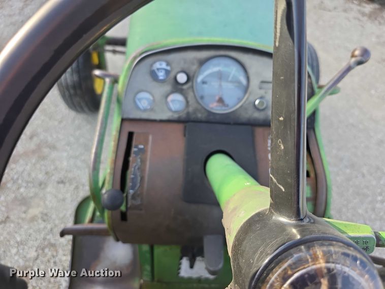 image for item DZ3523 1970 John Deere 2520 tractor