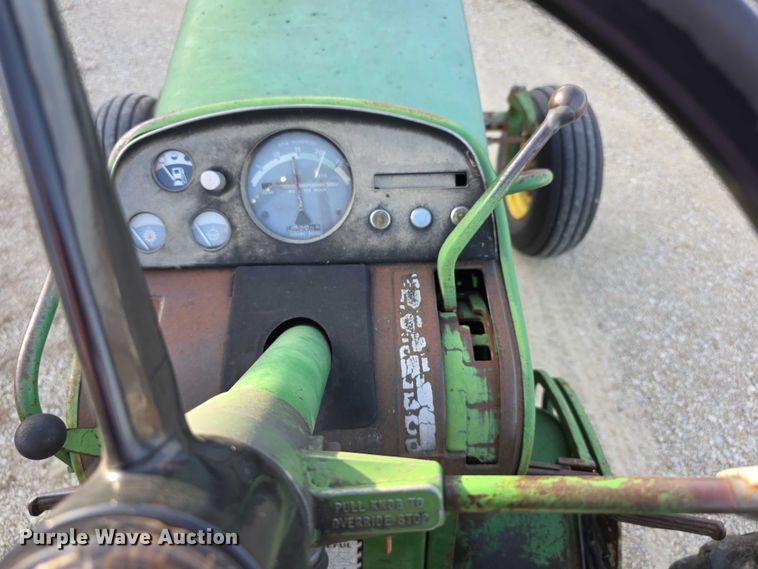 image for item DZ3523 1970 John Deere 2520 tractor