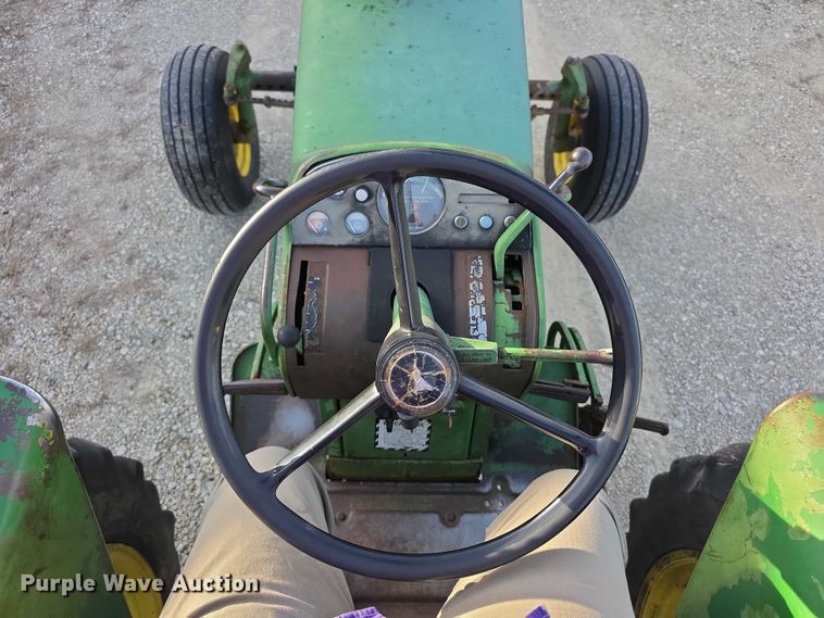 image for item DZ3523 1970 John Deere 2520 tractor