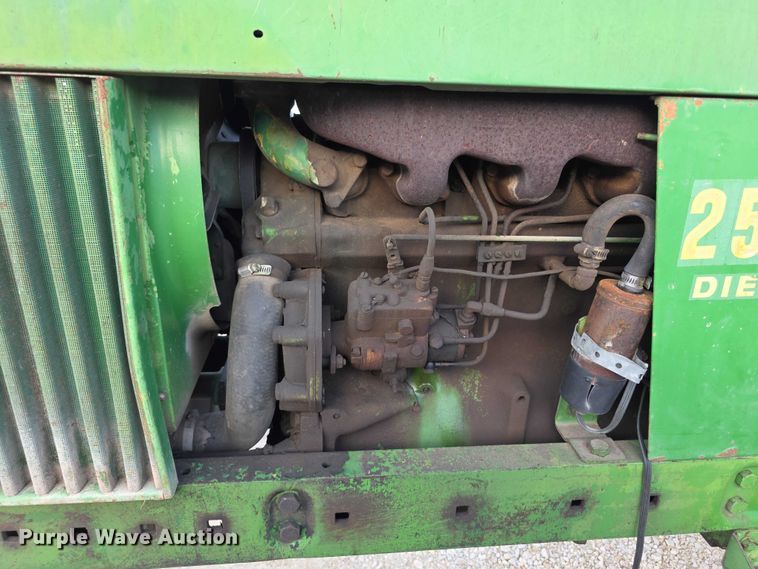 image for item DZ3523 1970 John Deere 2520 tractor