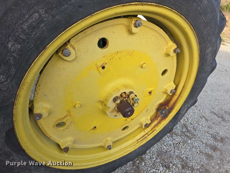 image for item DZ3523 1970 John Deere 2520 tractor