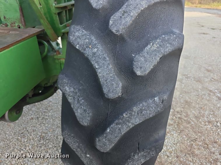 image for item DZ3523 1970 John Deere 2520 tractor