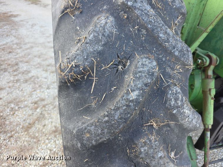 image for item DZ3523 1970 John Deere 2520 tractor