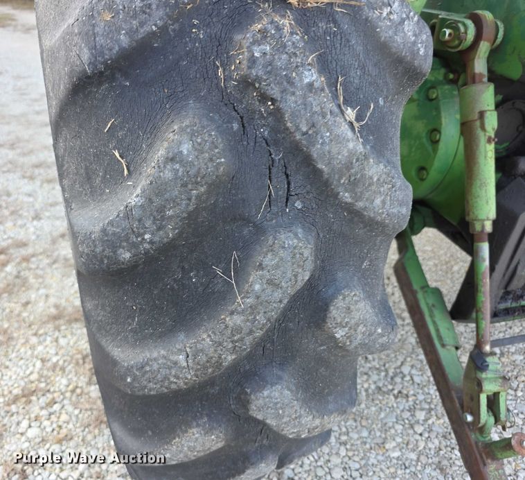 image for item DZ3523 1970 John Deere 2520 tractor