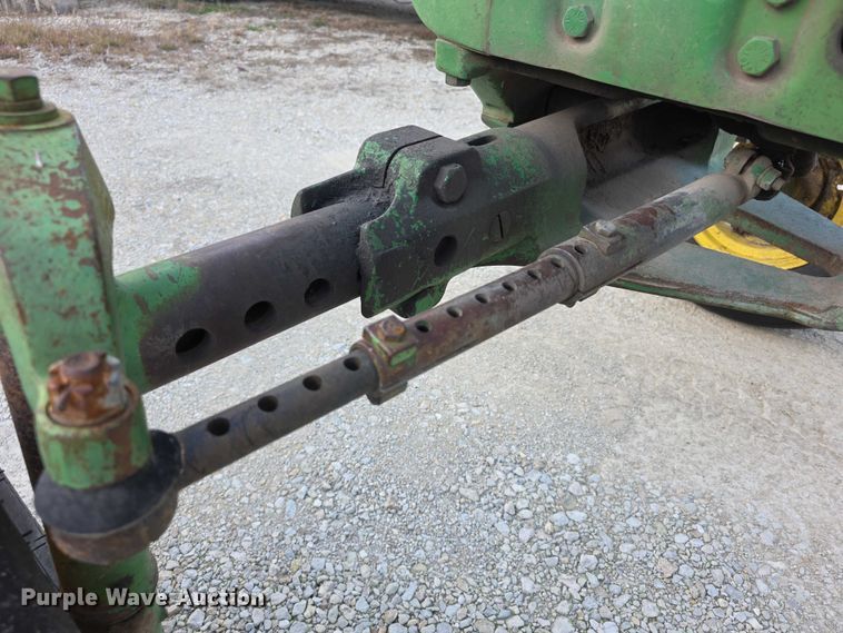 image for item DZ3523 1970 John Deere 2520 tractor