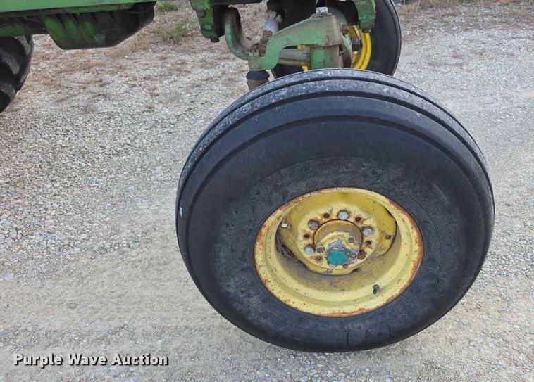 image for item DZ3523 1970 John Deere 2520 tractor
