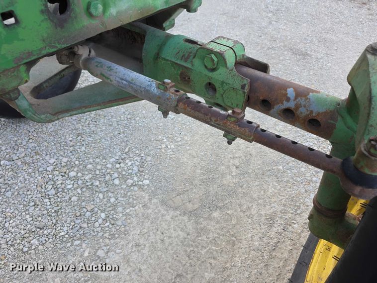 image for item DZ3523 1970 John Deere 2520 tractor